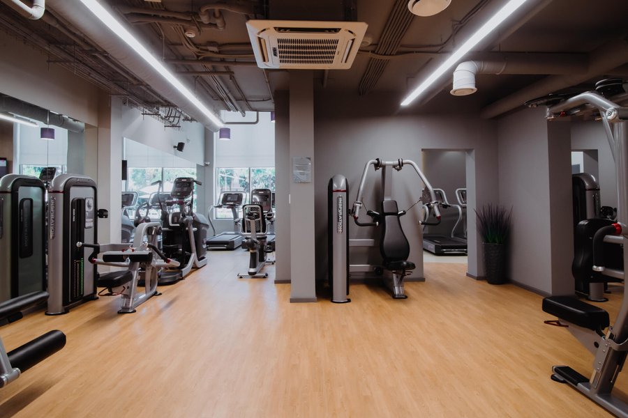 Тренажёрный зал фитнес-клуба «Orange Fitness» в отеле «Звёздный»